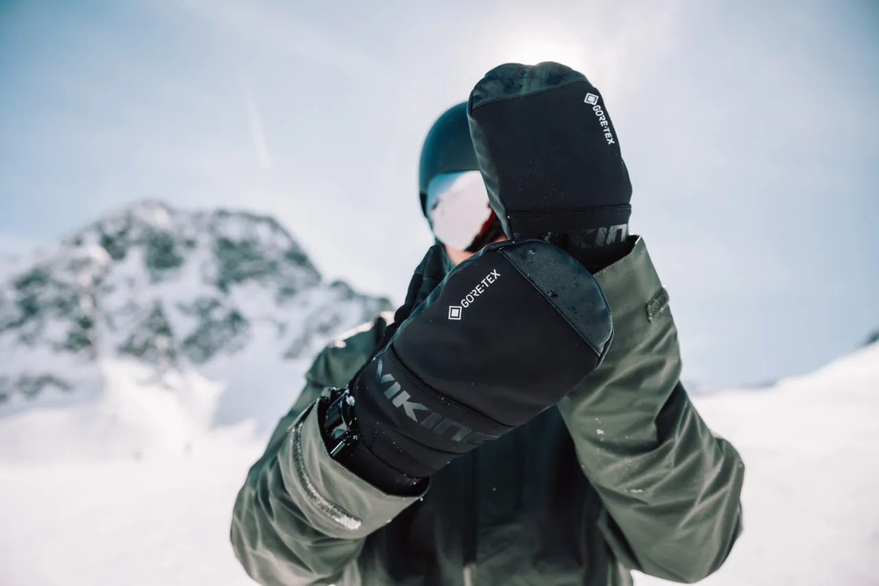 przekr&oacute;j rękawicy narciarskiej z membraną