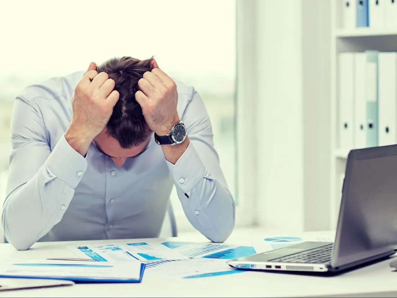 mężczyzna chroniczne zmęczenie b&oacute;l głowy