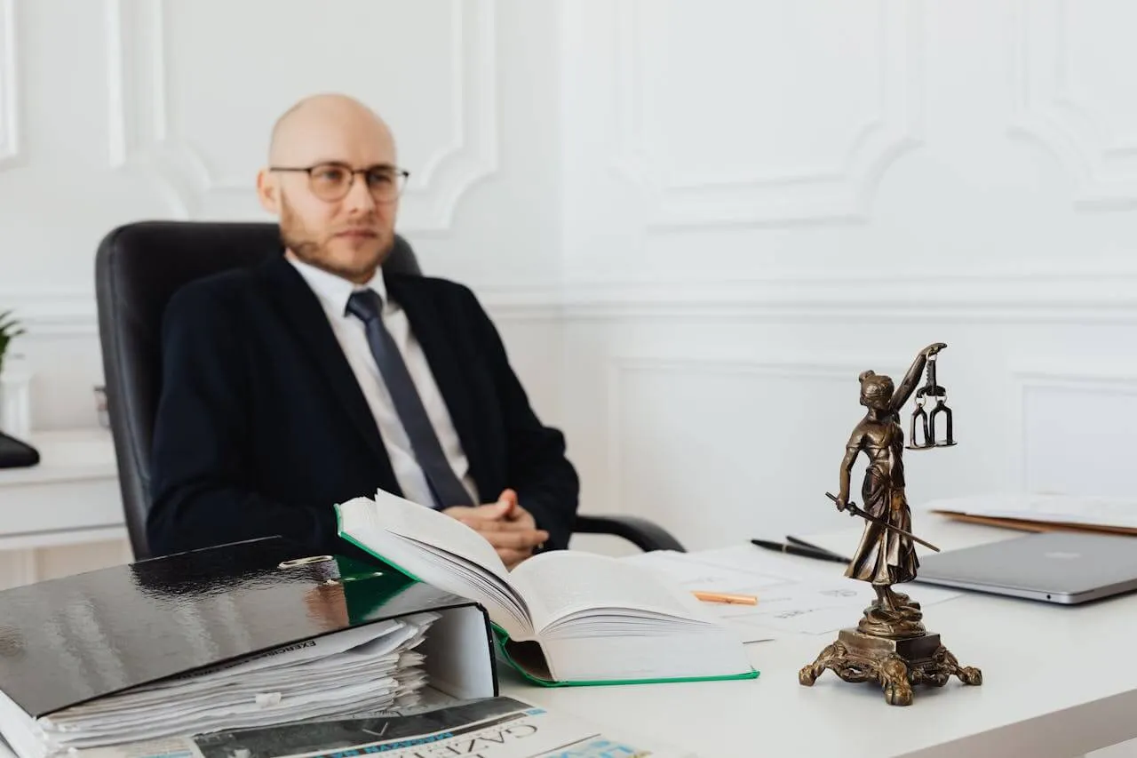 Zdjęcie Ile bierze notariusz przy kupnie mieszkania? Sprawdź ukryte koszty!