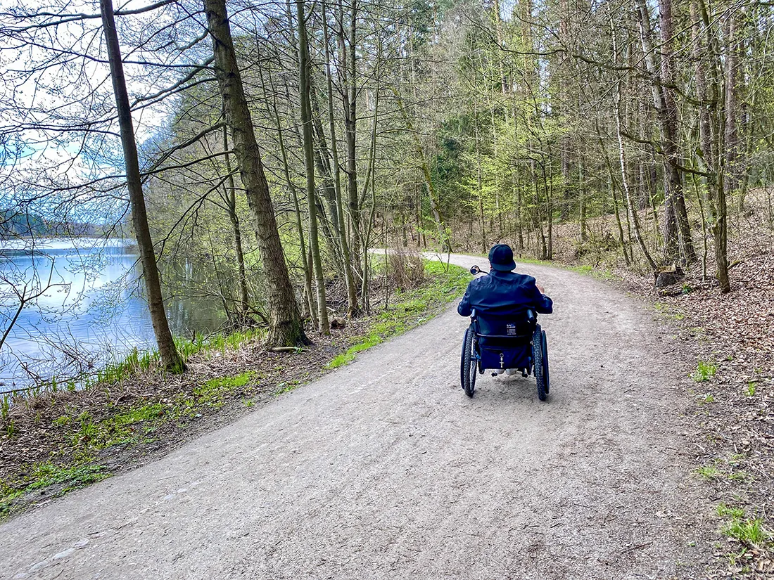 Jezioro Długie Olsztyn ścieżka pieszo-rowerowa
