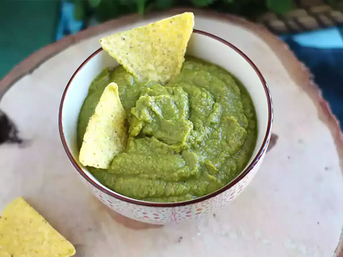 Świeże guacamole z limonką
