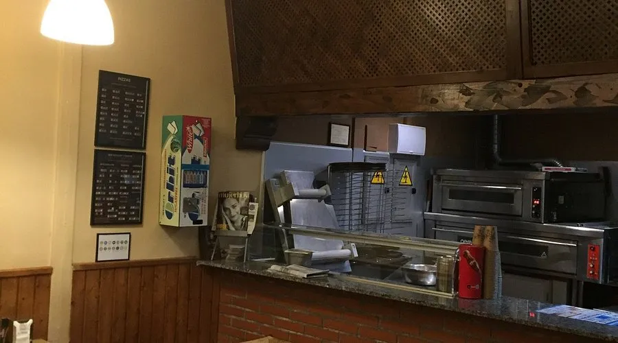 Pizzer&iacute;a La Tahona Trujillo fachada o interior del restaurante