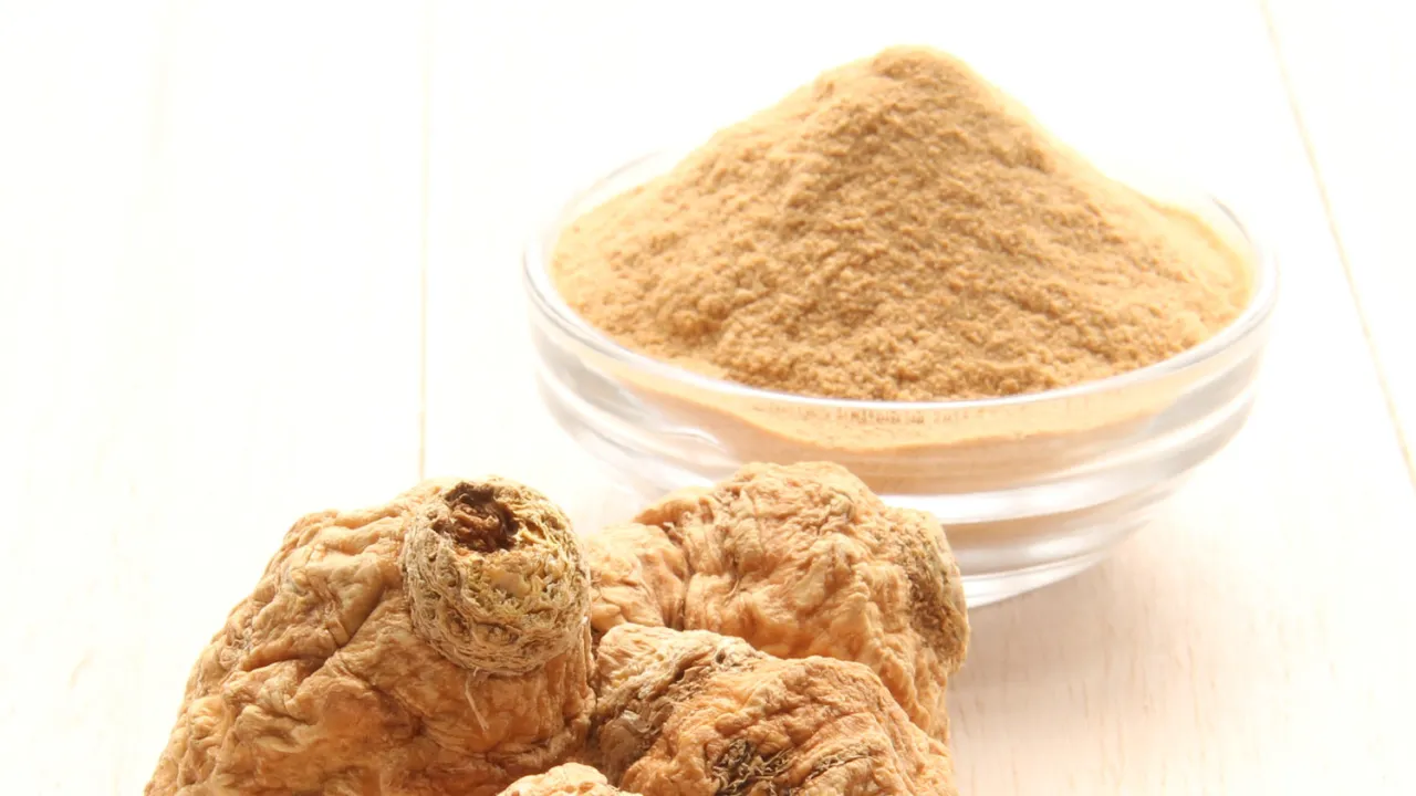 Suszone korzenie i proszek z macy. Czy maca jest zdrowa? To naturalny suplement diety.