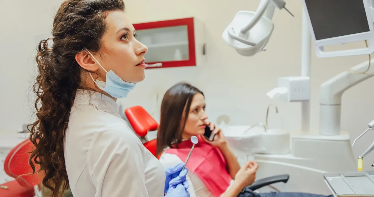 Zdjęcie Czy dentystę można odliczyć od podatku? Sprawdź, co musisz wiedzieć