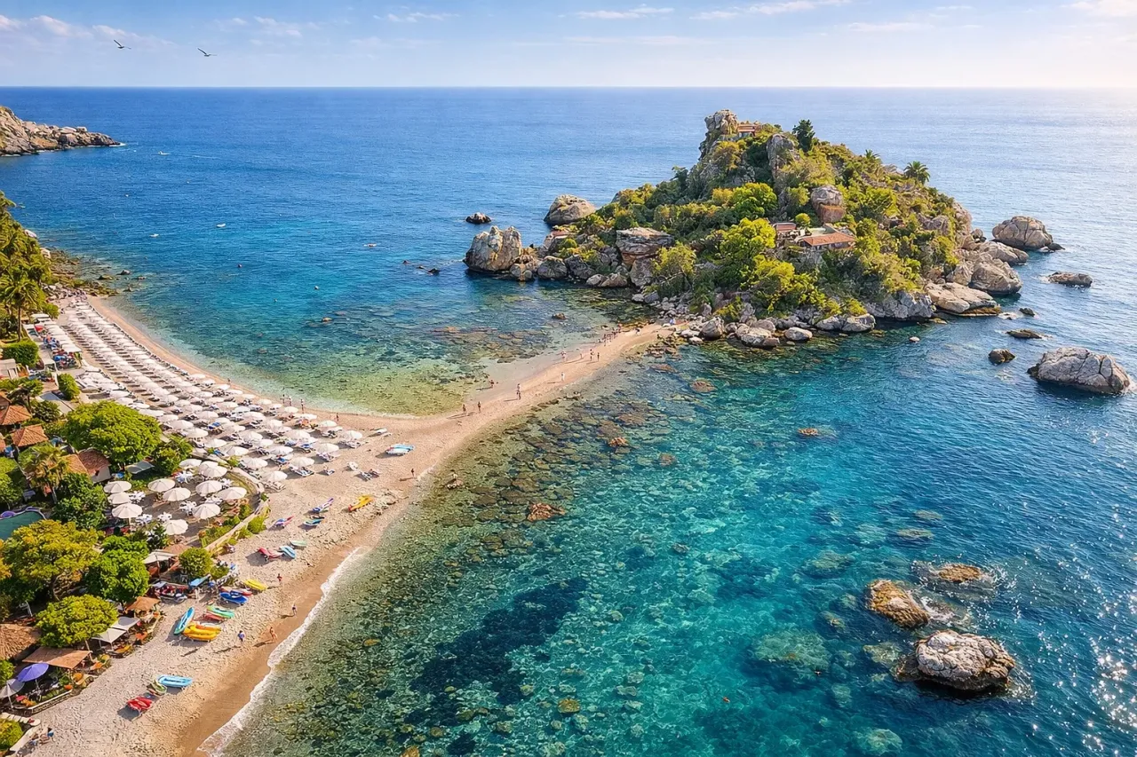 Spiagge di ciottoli costa Ionica Messina, Isola Bella Taormina spiaggia