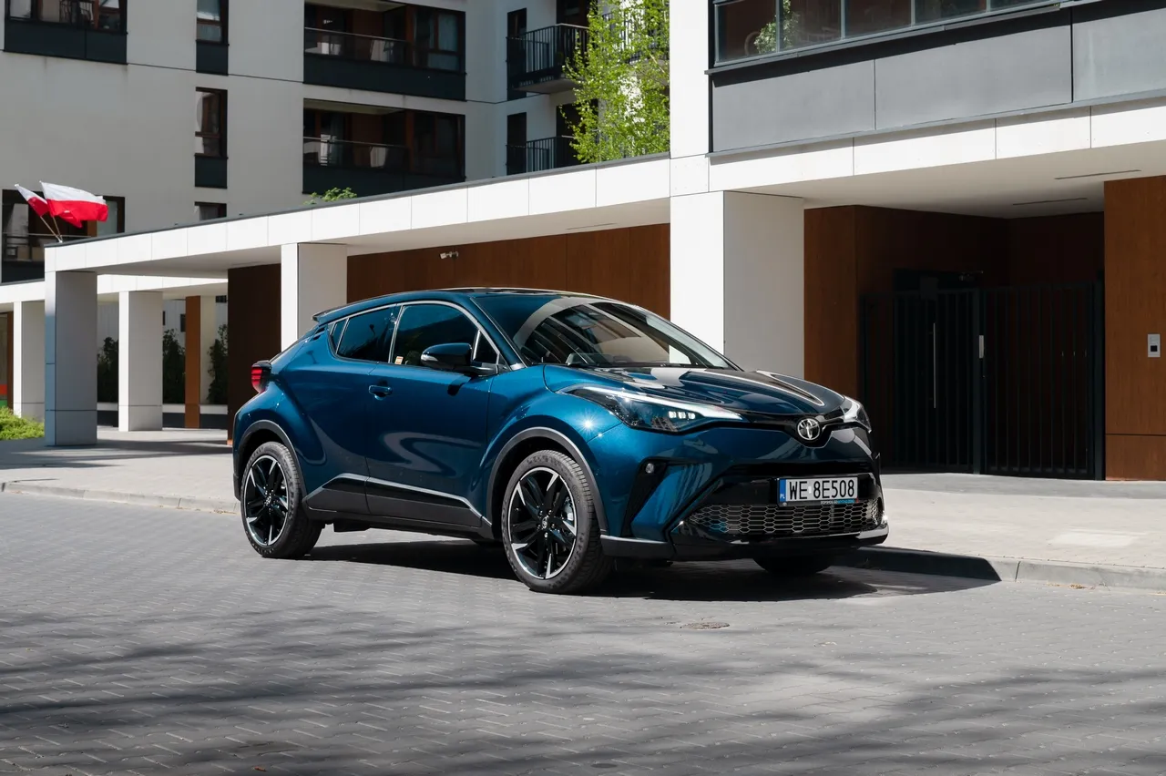 Toyota C-HR Hybrid na drodze