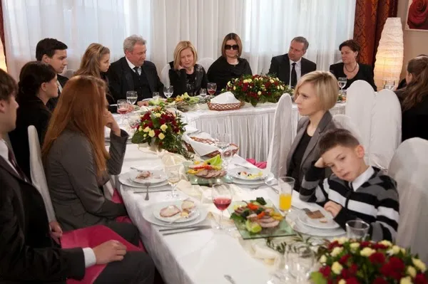 rodzina na stypie spotkanie