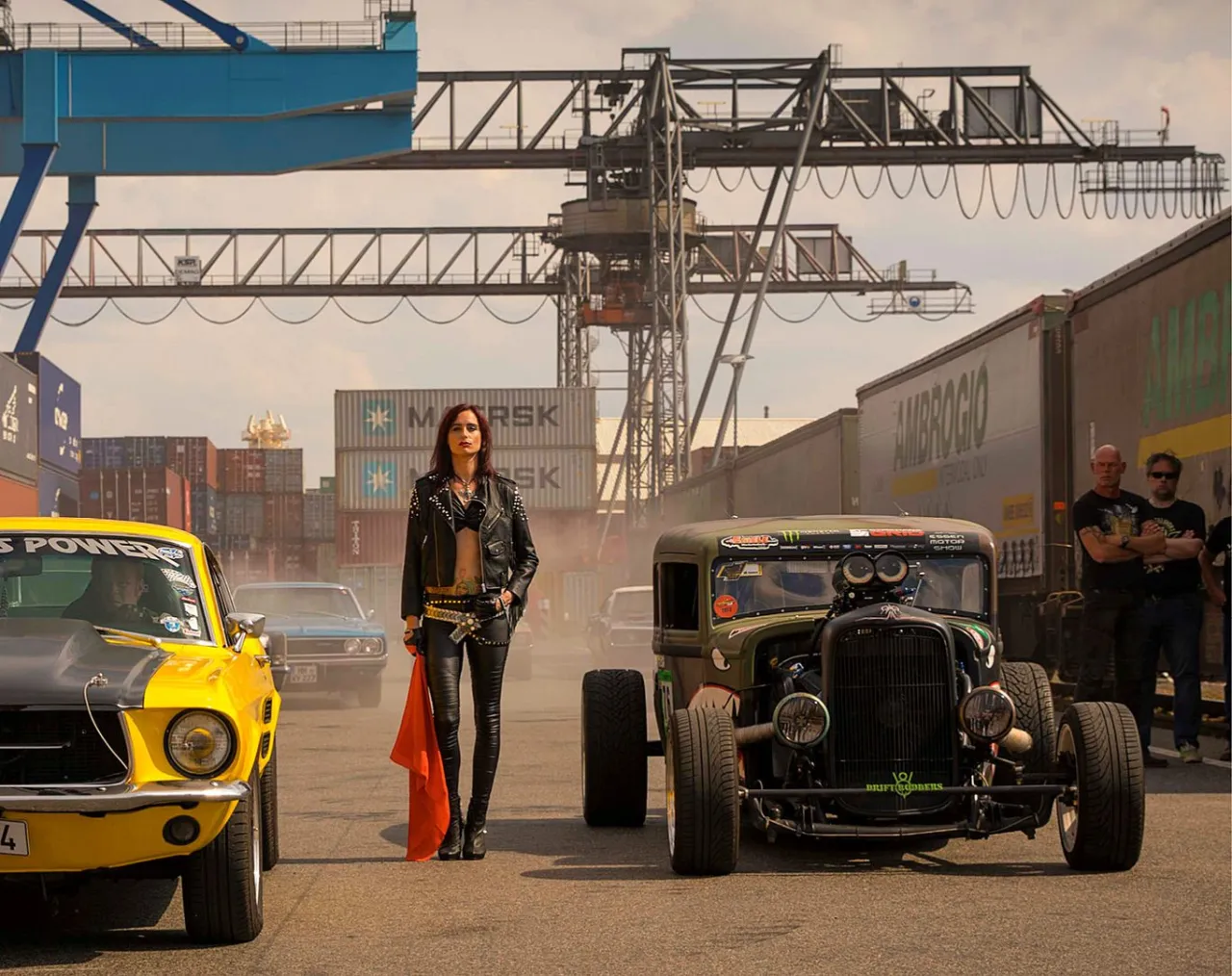 sceny z filmów o nielegalnych wyścigach ulicznych