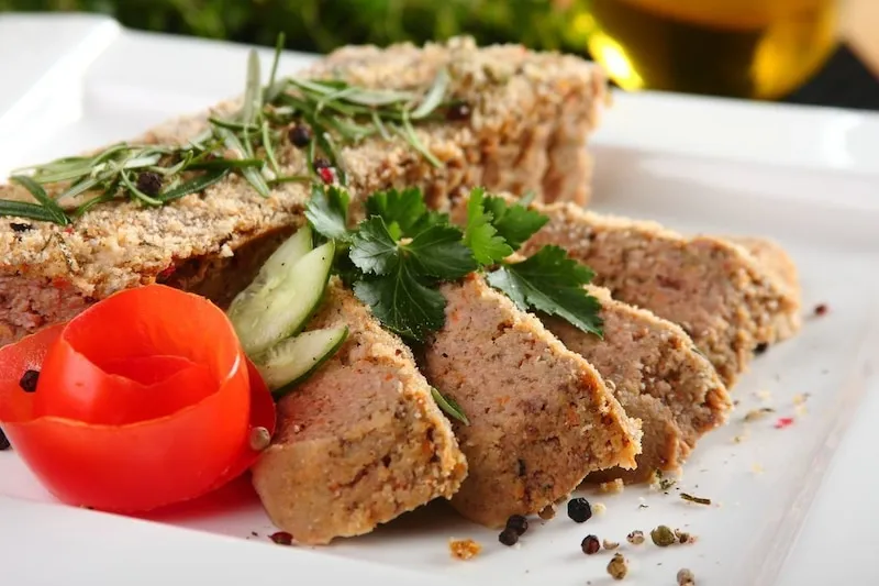 różne rodzaje mięsa na pasztet