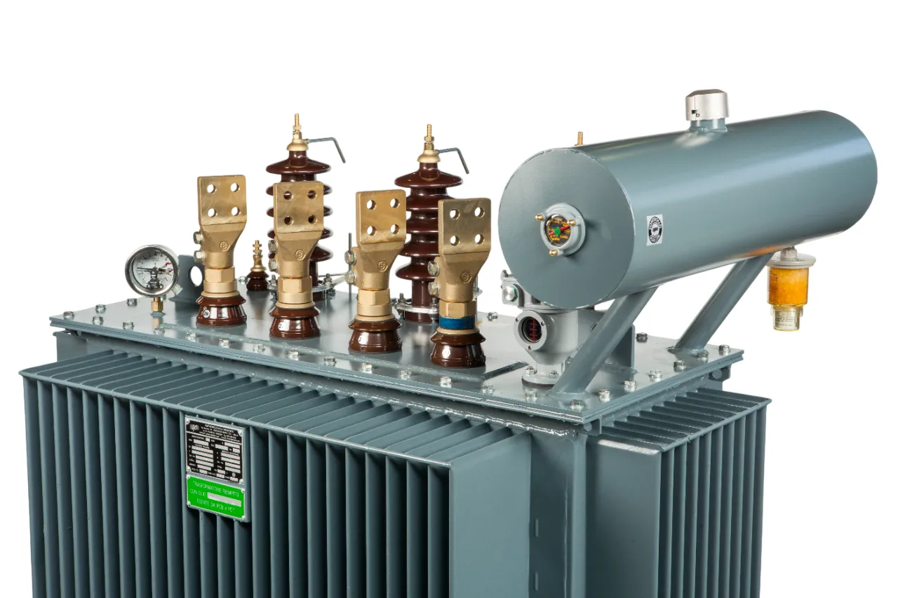 duży transformator energetyczny chłodzenie