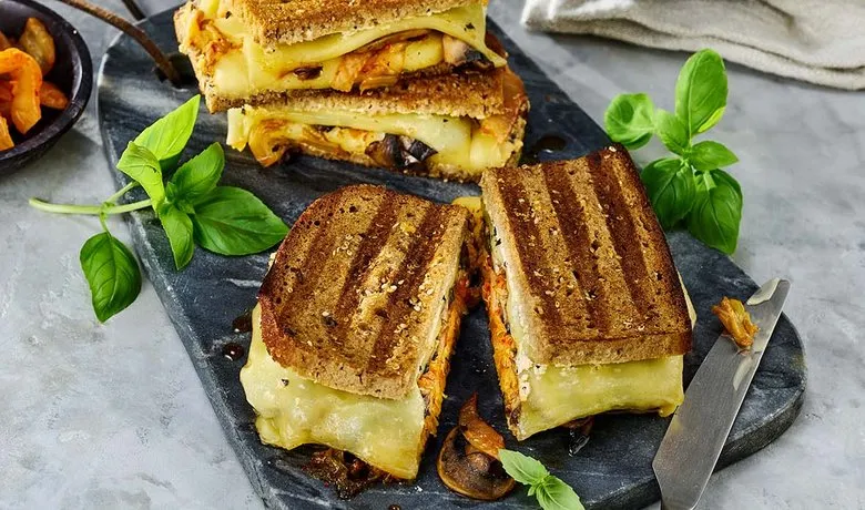 Kanapka z kimchi i jajecznicą