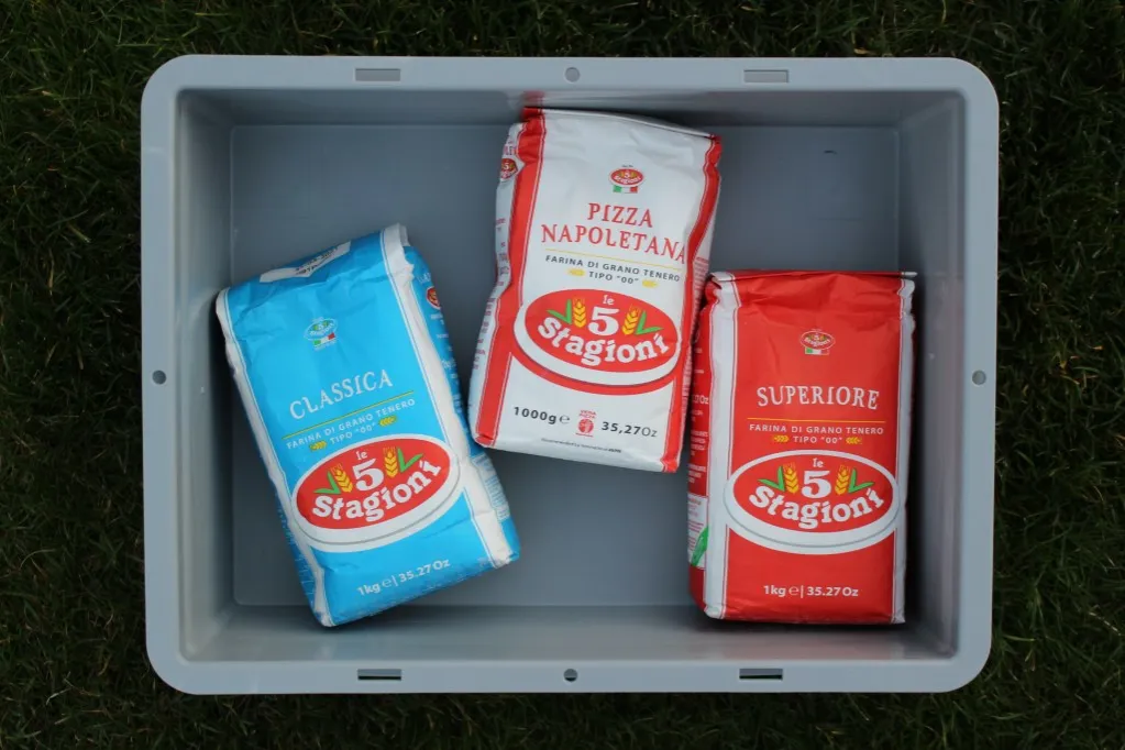 Włoskie i polskie mąki do pizzy porównanie opakowań