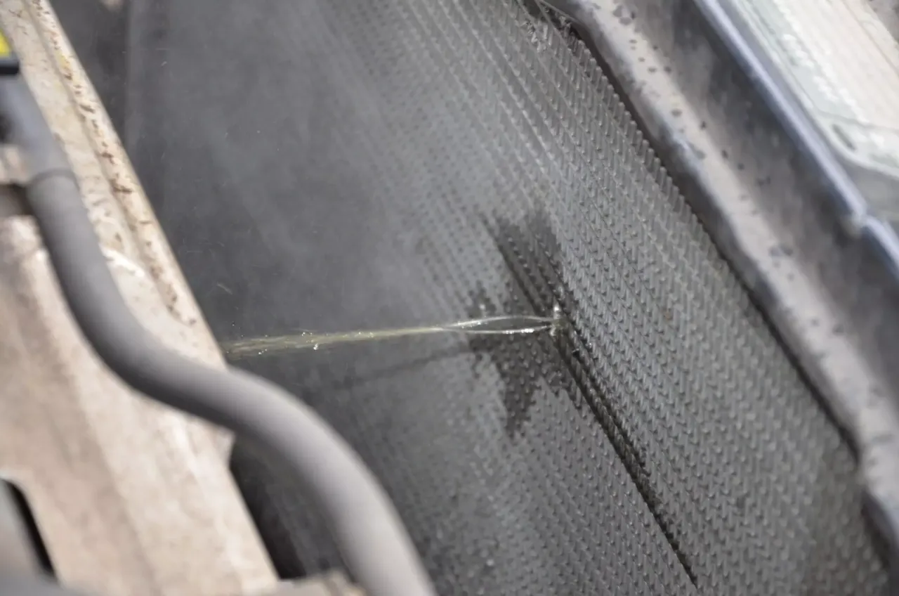 uszkodzona chłodnica oleju