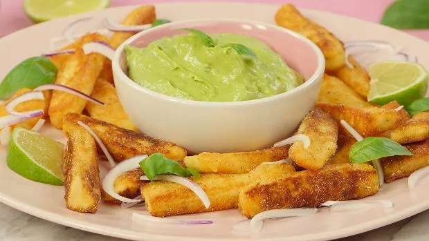 frytki z halloumi i awokado