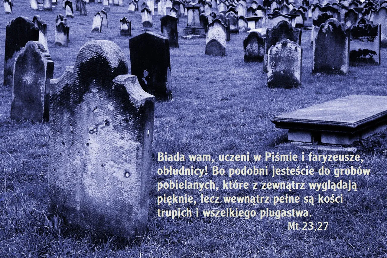 Otwarta Biblia na tle cmentarza, delikatne światło