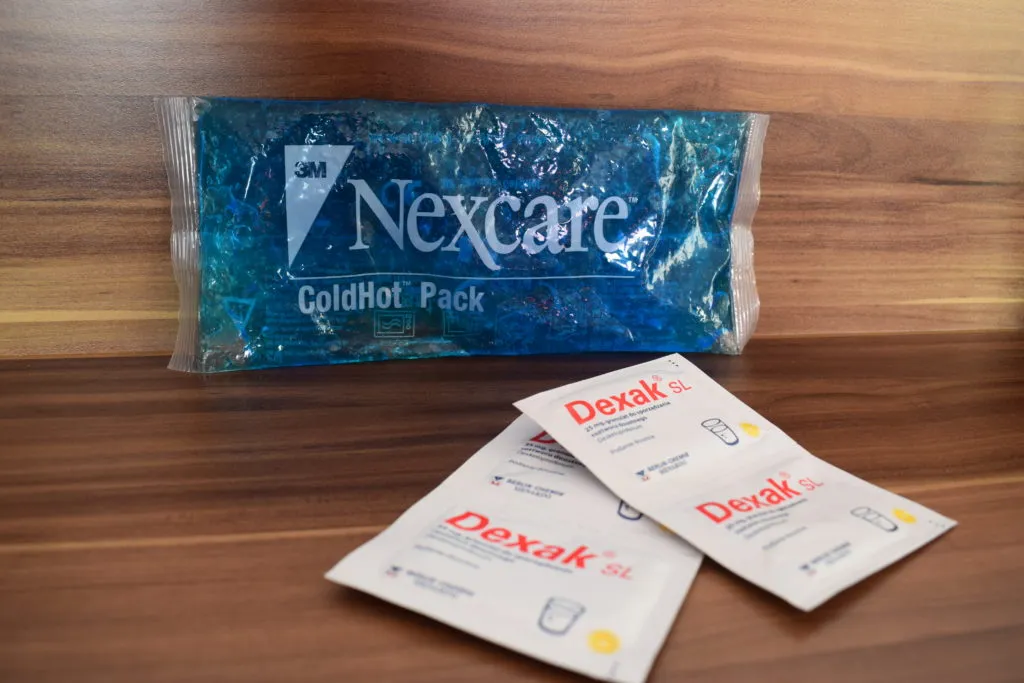 zimny okład na policzek po wyrwaniu zęba