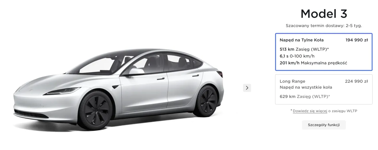 Srebrna Tesla Model 3 z napędem na tylne koła kosztuje 194 990 zł. Zasięg 513 km.
