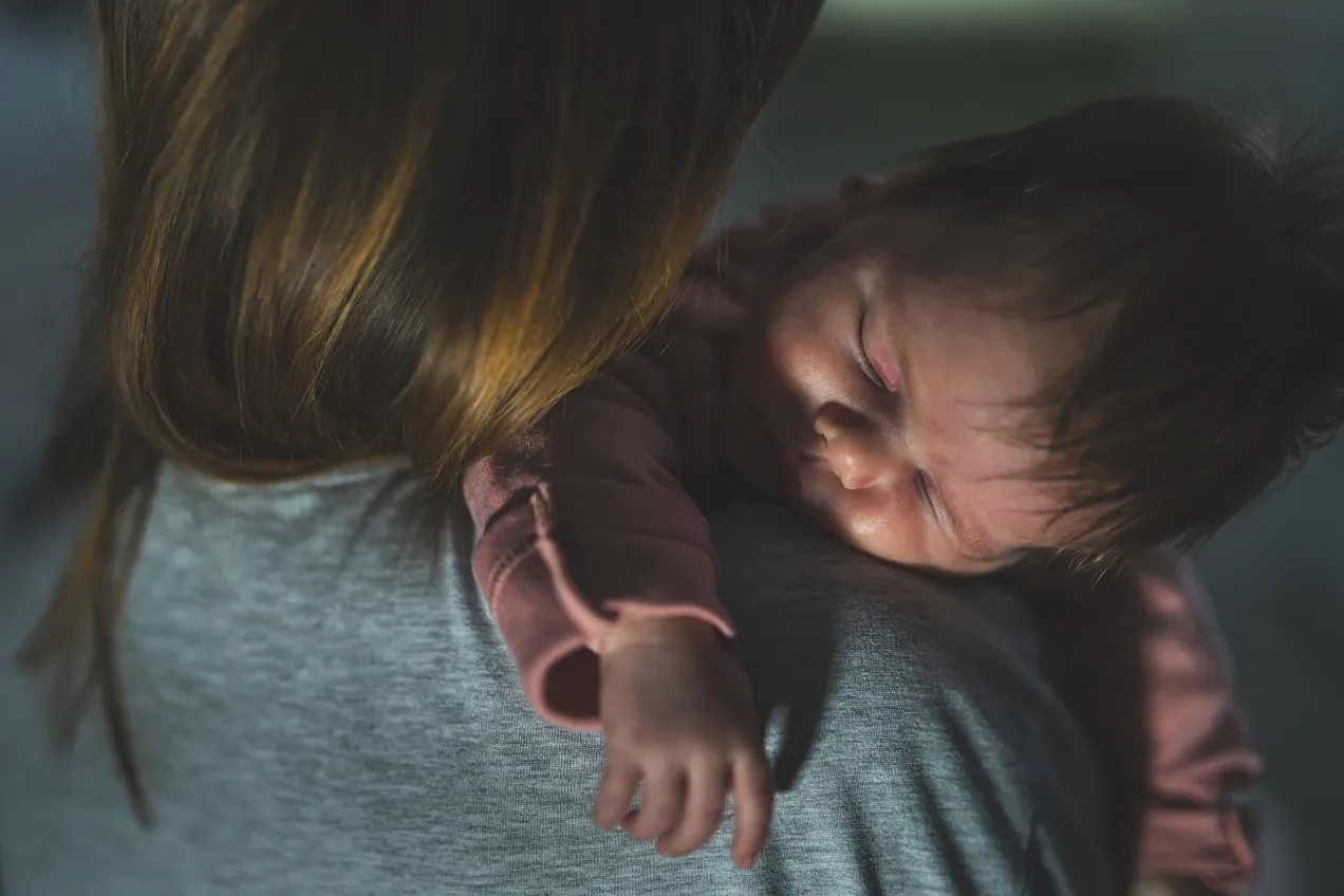 dziecko płaczące w nocy przyczyny