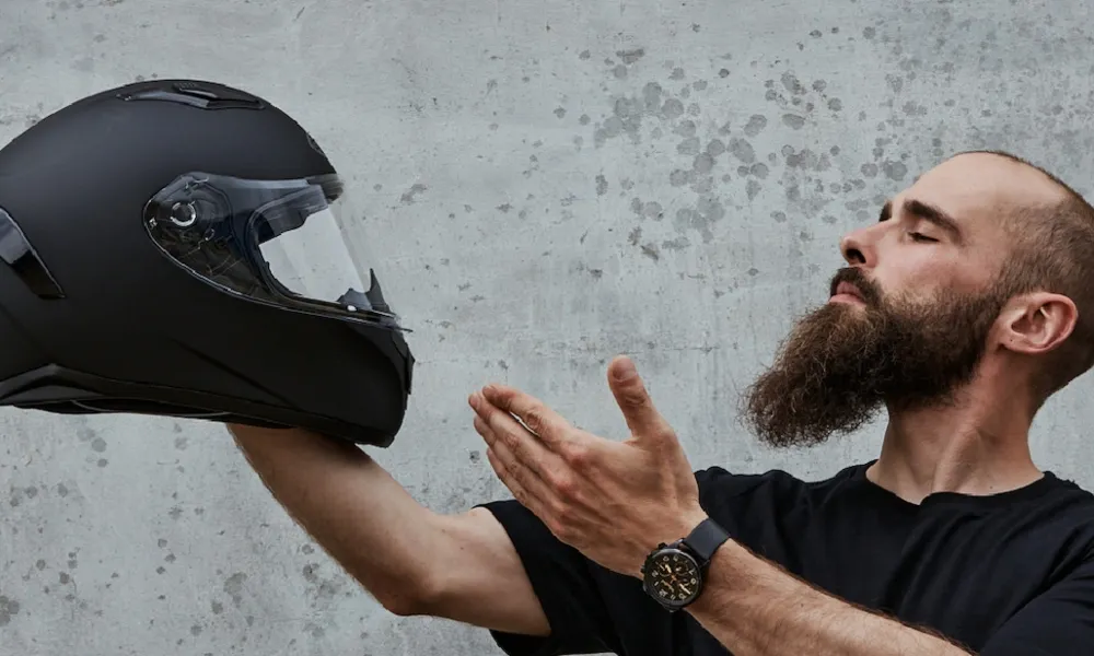Zdjęcie Jaki kolor kasku motocyklowego wybrać dla lepszej widoczności?