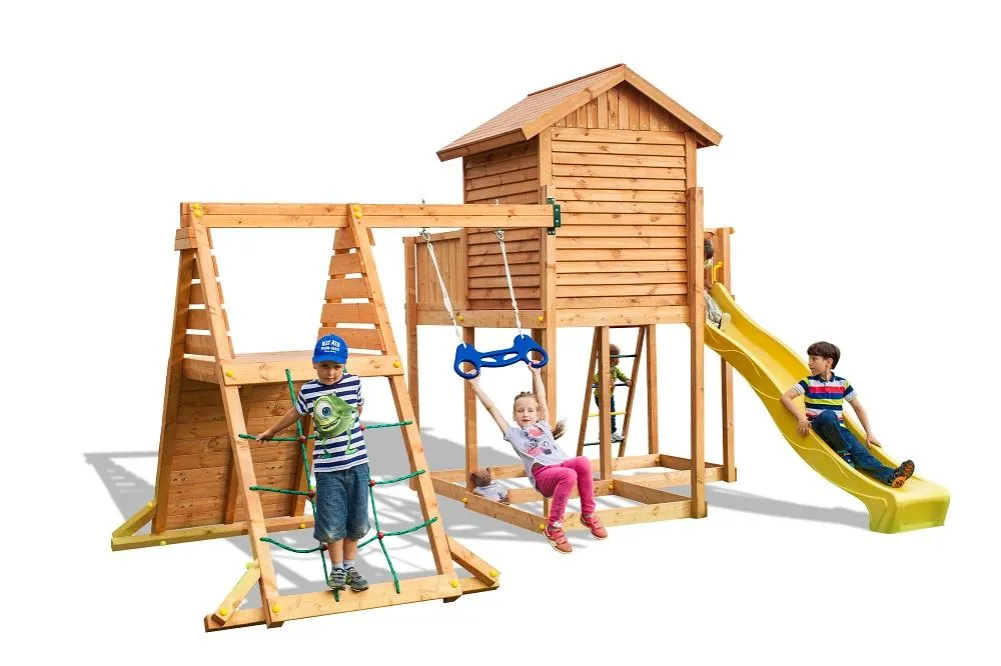 rodzic malujący drewniany plac zabaw dla dzieci