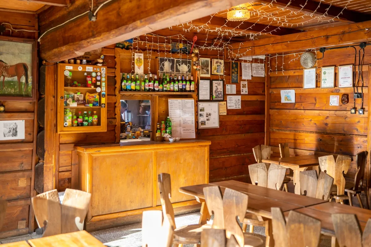 Bac&oacute;wka na Brzance wnętrze jedzenie