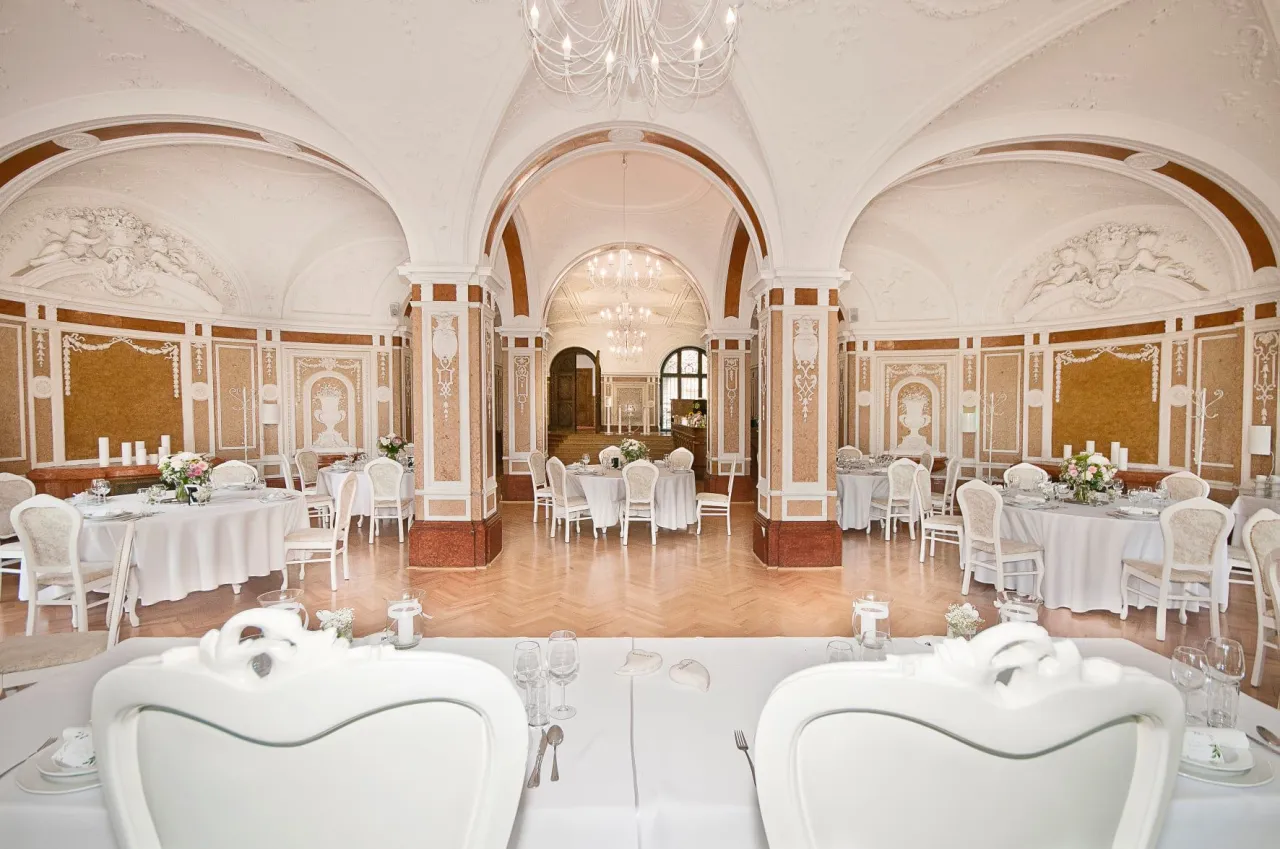 Zamek Moszna restauracja wnętrze