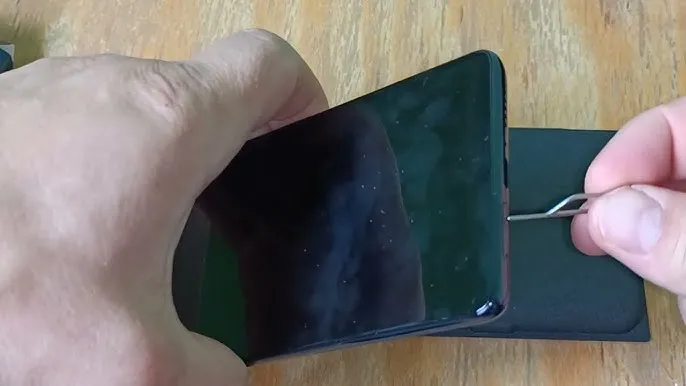 jak wyjąć kartę sim z telefonu