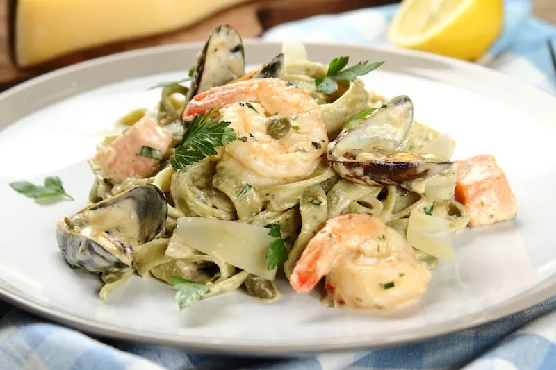 Makaron z owocami morza