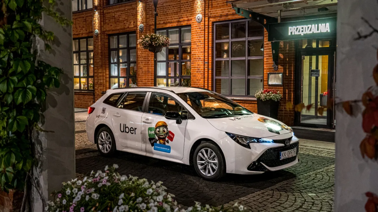 Koszty startowe kierowca Uber licencja taxi