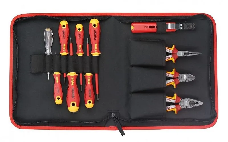 Pomocnik elektryka z narzędziami