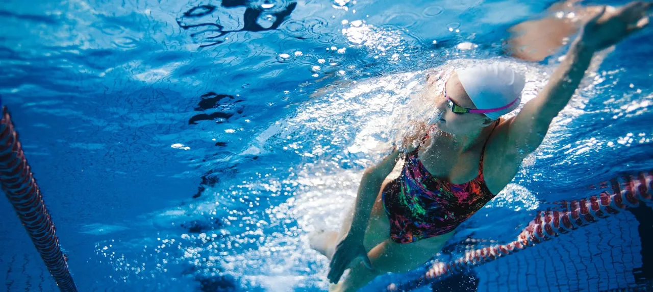 Błędy w oddychaniu podczas pływania kraul