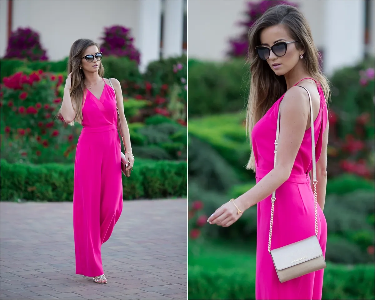 r&oacute;żowy kombinezon i złote sandałki stylizacja wesele