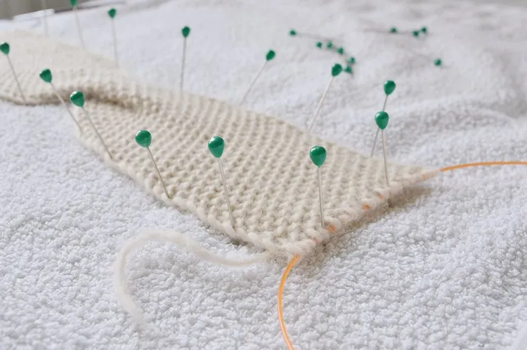 blokowanie dzianiny na macie