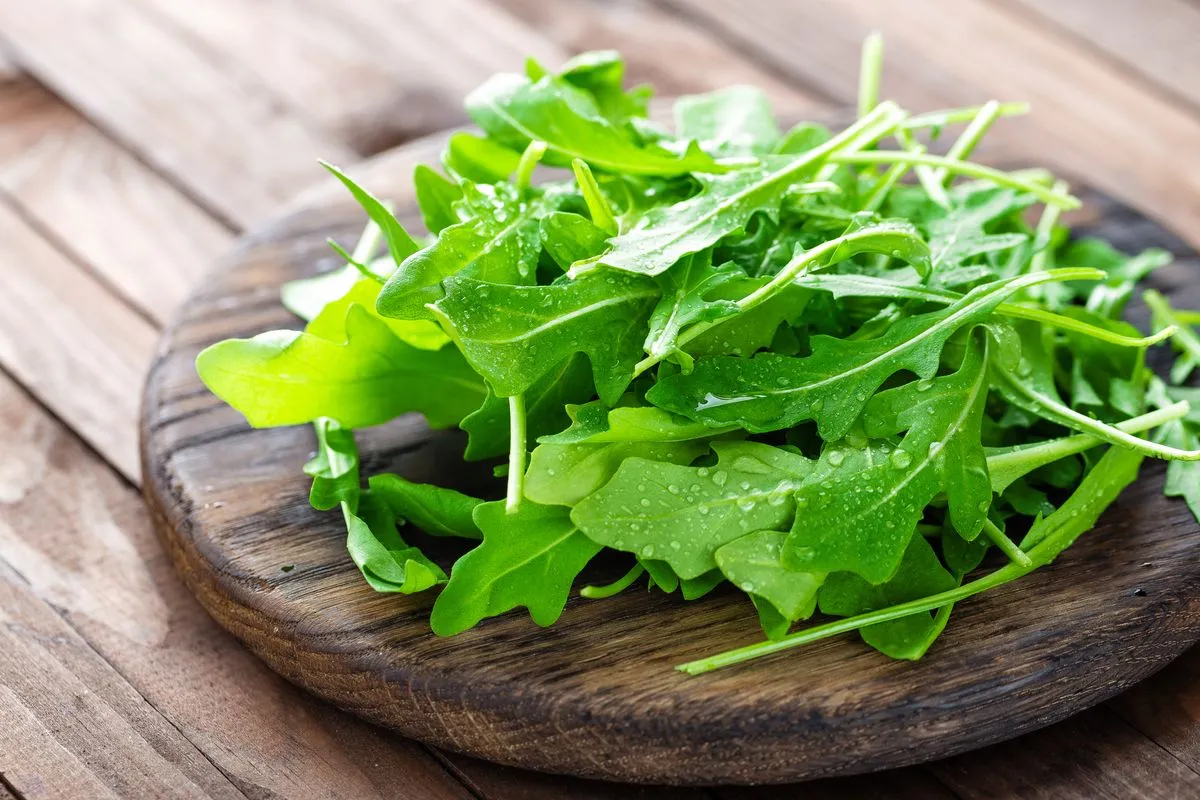 Come lavare e asciugare la rucola