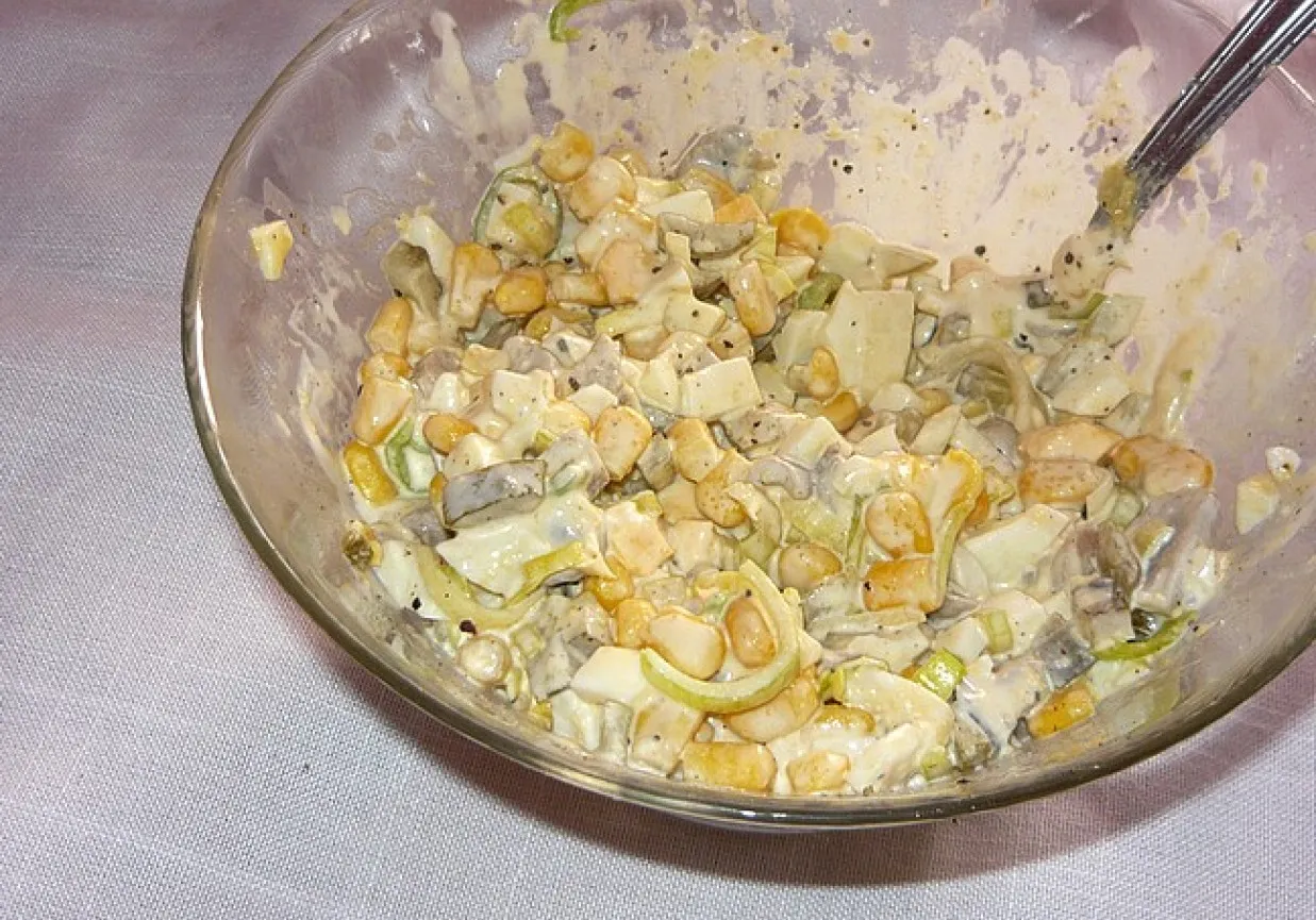 sałatka z pieczarek pora jajka dodatki