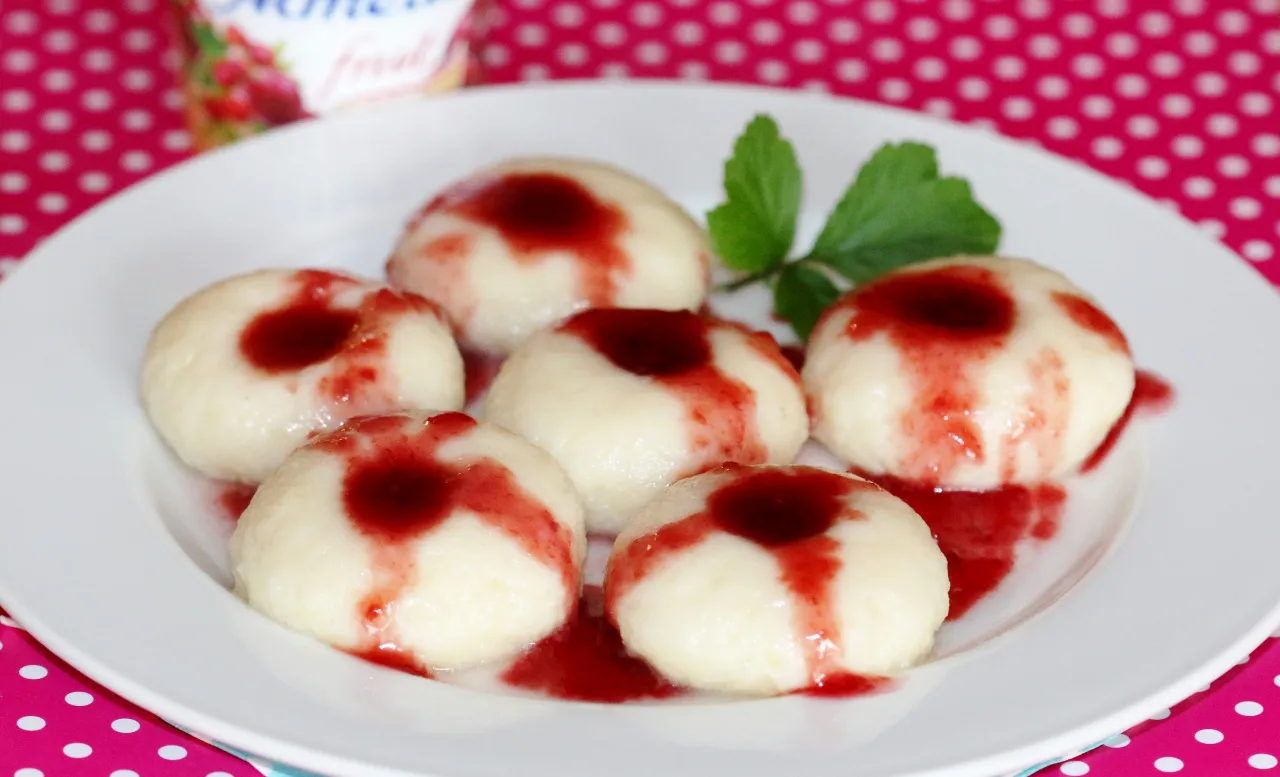 Kluski śląskie na słodko z owocami