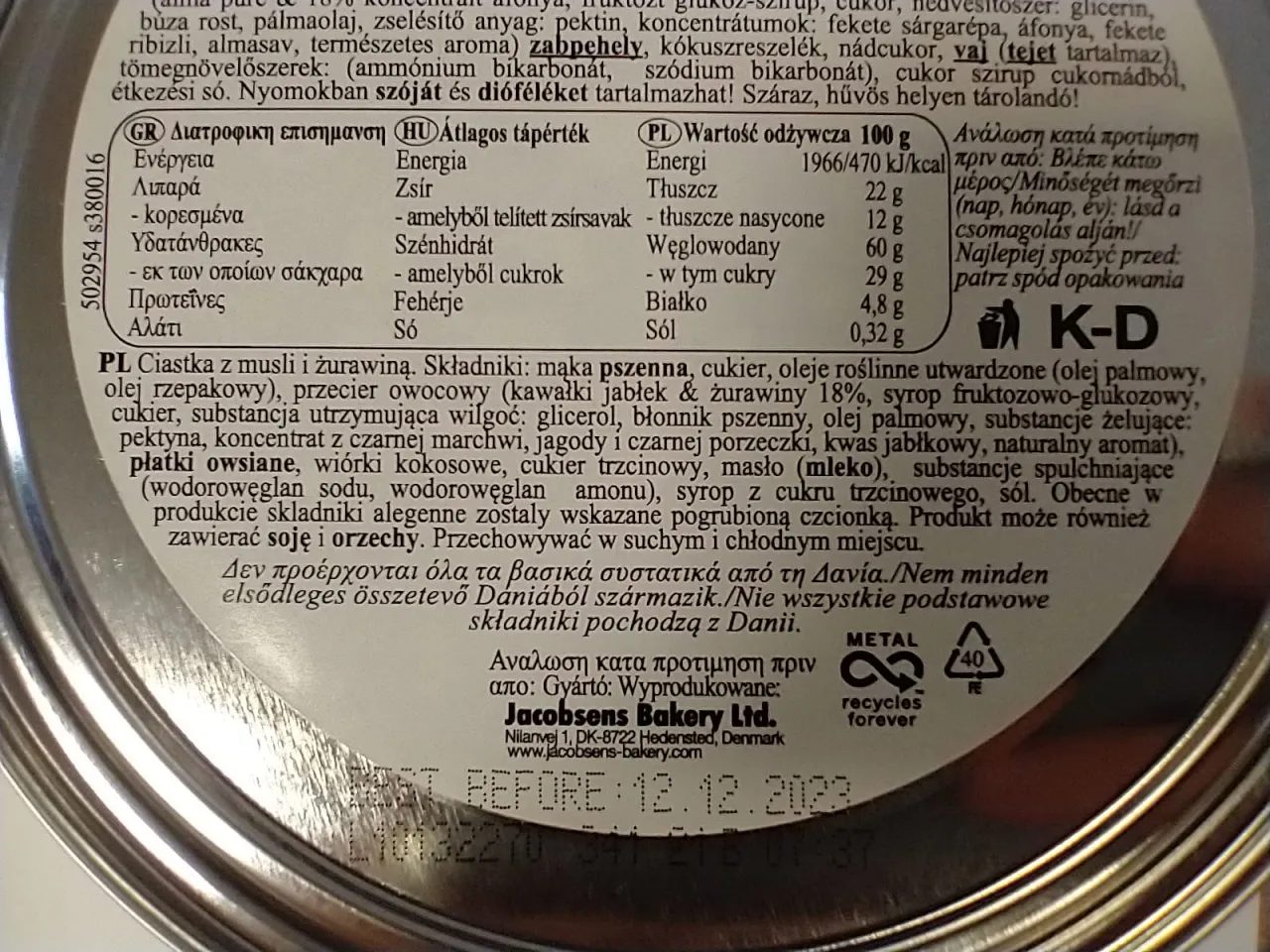 Oskrobywanie lekko przypalonego ciastka