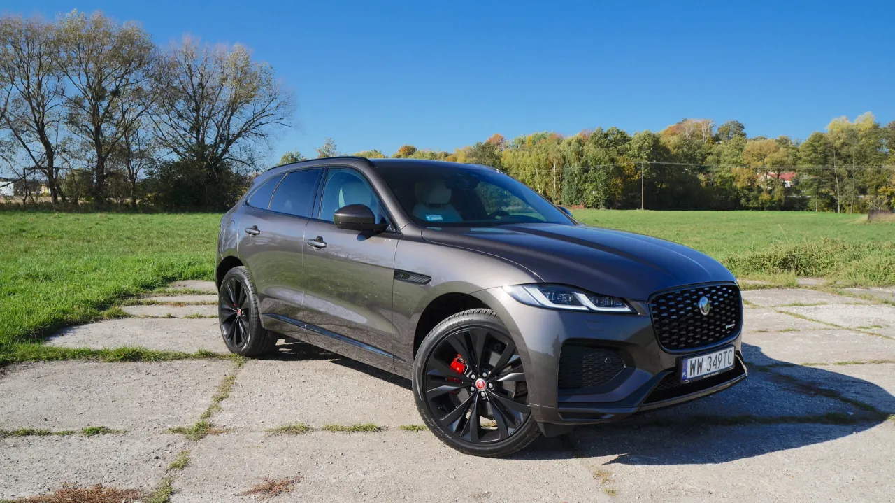 Jaguar F-Pace w zakręcie