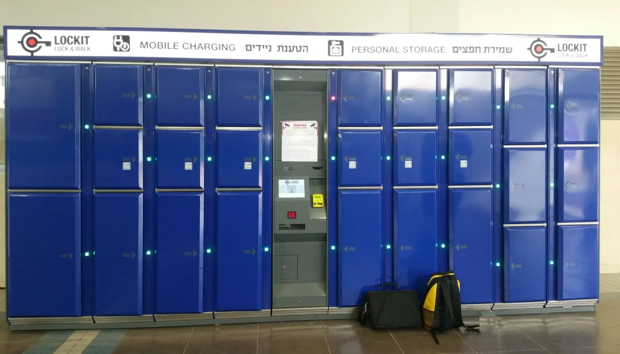 deposito bagagli automatico interno moderno