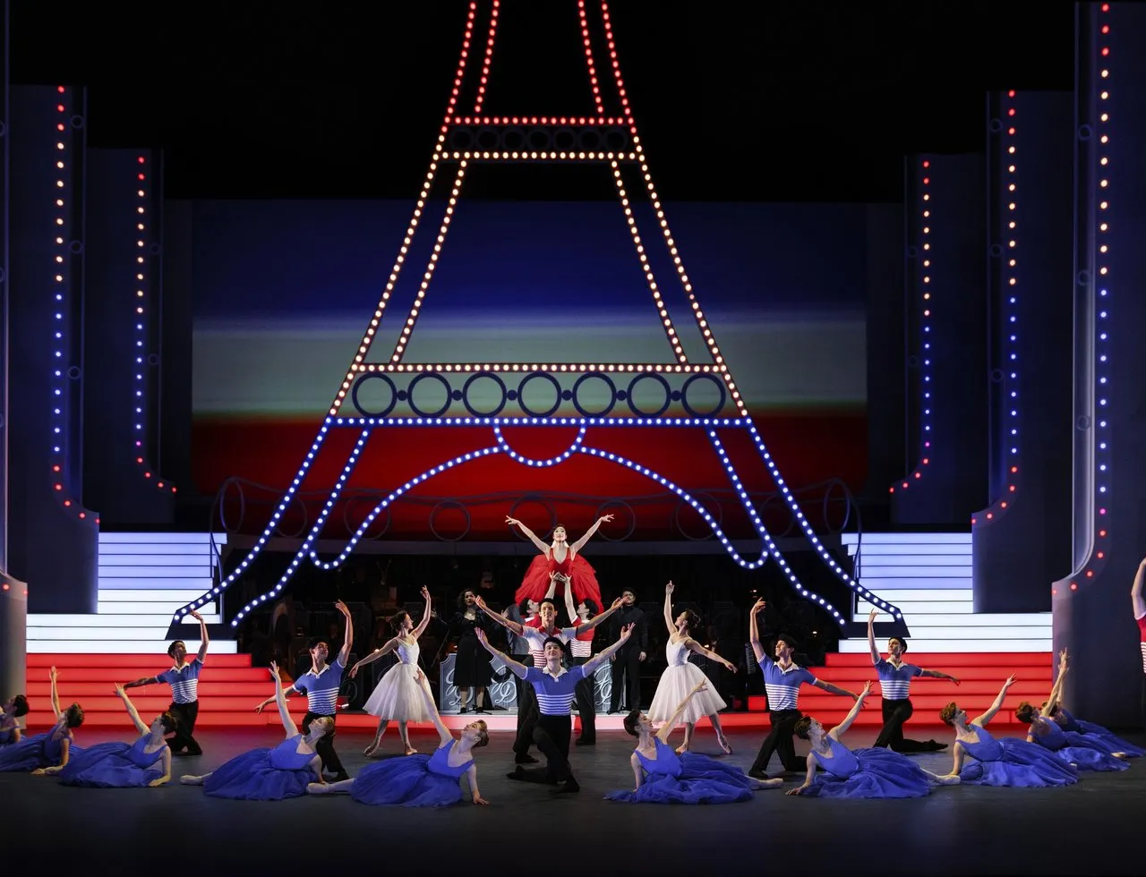 nowoczesna scenografia operowa