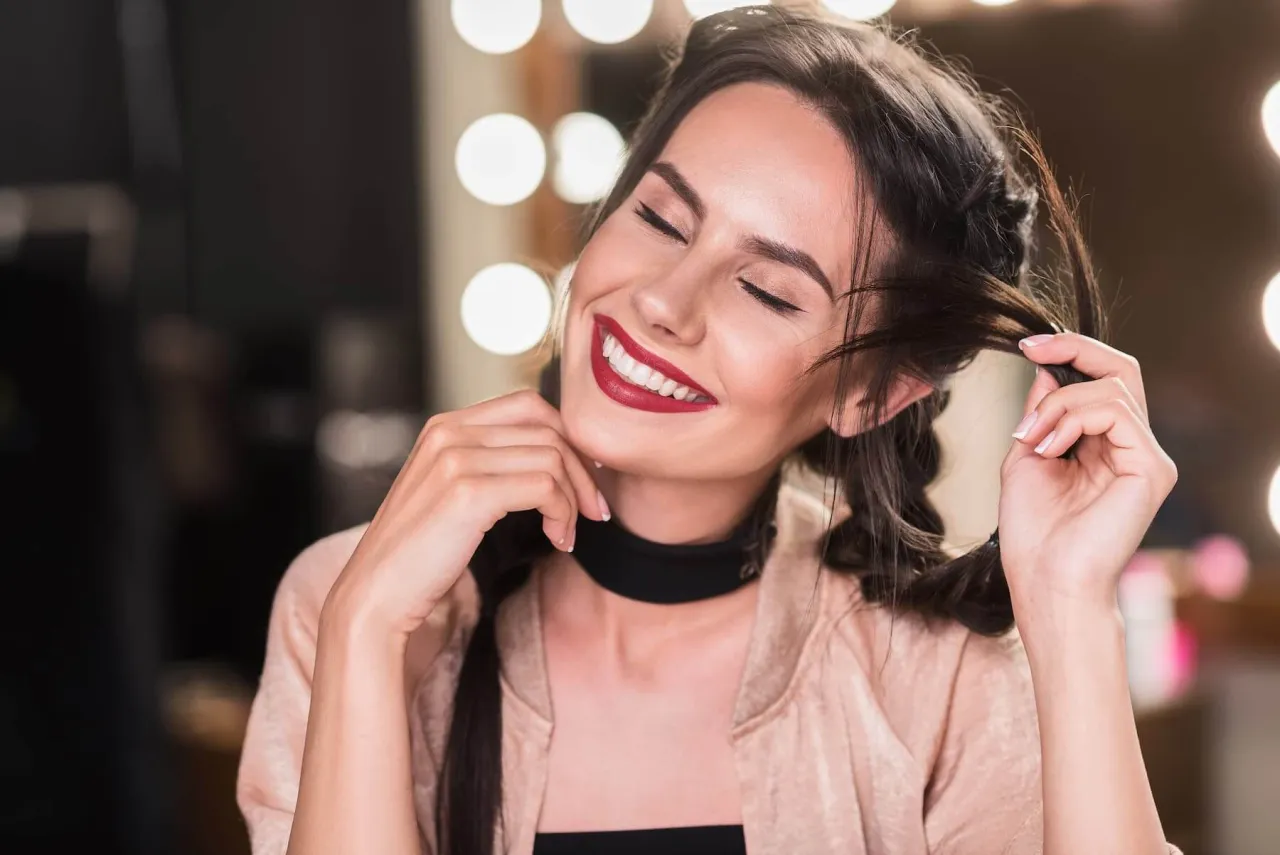 Kobieca mowa ciała flirt, sygnały zainteresowania