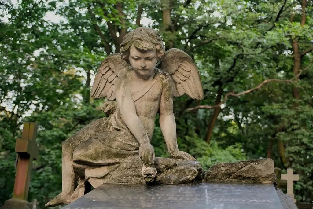 Zdjęcie Co zrobić ze starym pomnikiem? Sprawdź najlepsze opcje utylizacji