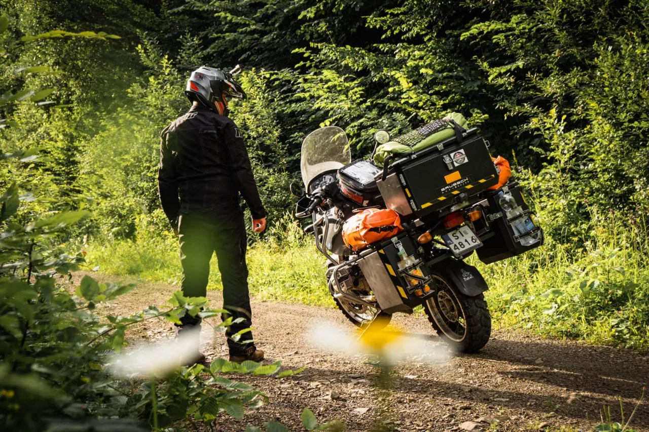 przygotowany motocykl do podróży