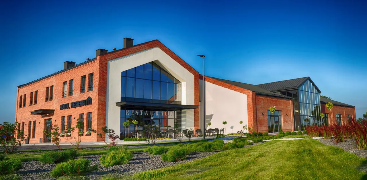 znak zakazu i regulamin hotelowy