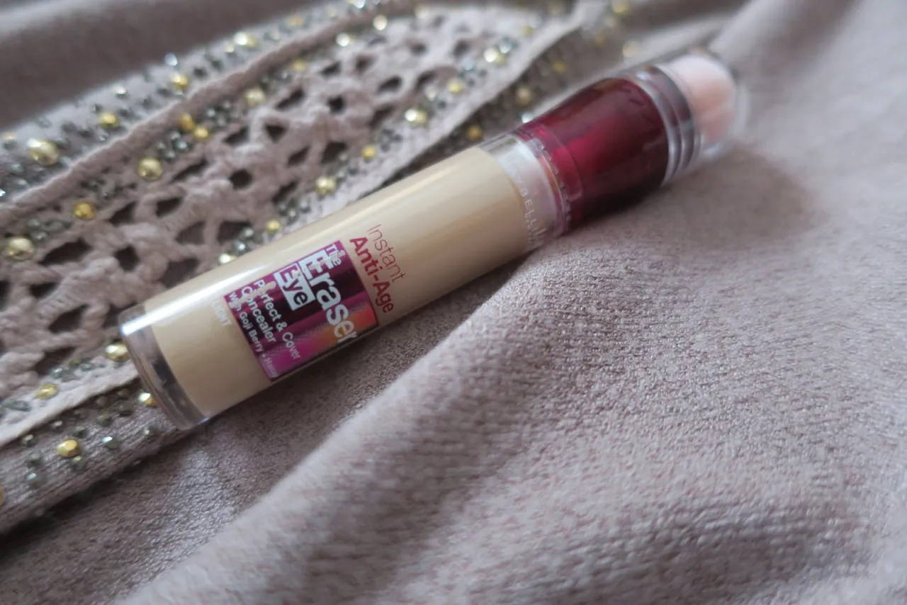 korektor Maybelline Instant Anti-Age Eraser opakowanie