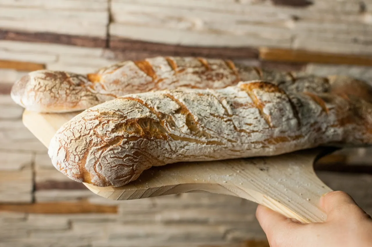 technika autolizy ciasta na bagietki