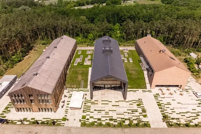 Hotel Skansen Sierpc widok z lotu ptaka las