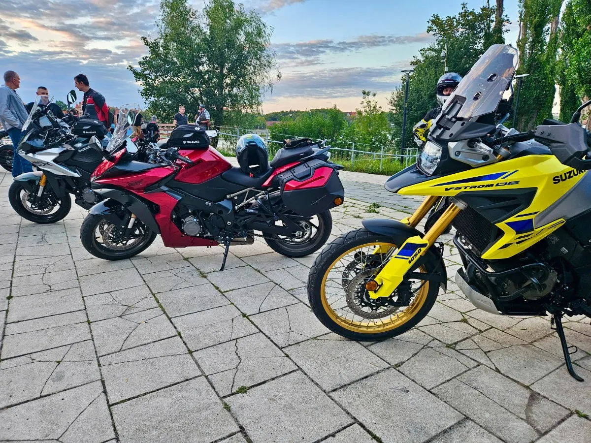 motocykl na malowniczej drodze kujawsko pomorskie