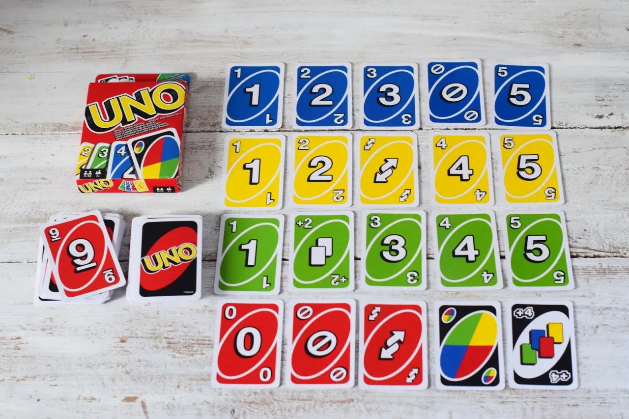 karty uno talia i stos