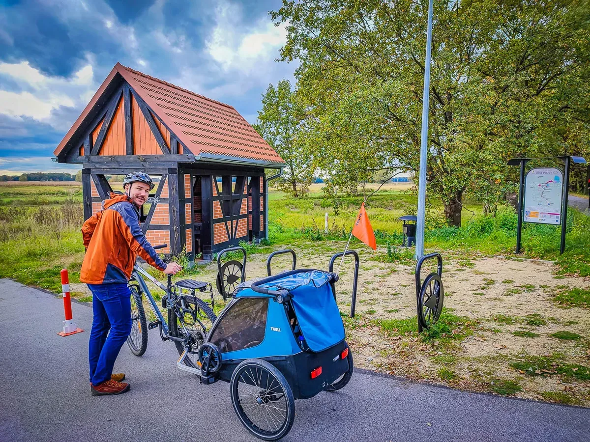 rodzina na rowerach dolny śląsk płaska trasa